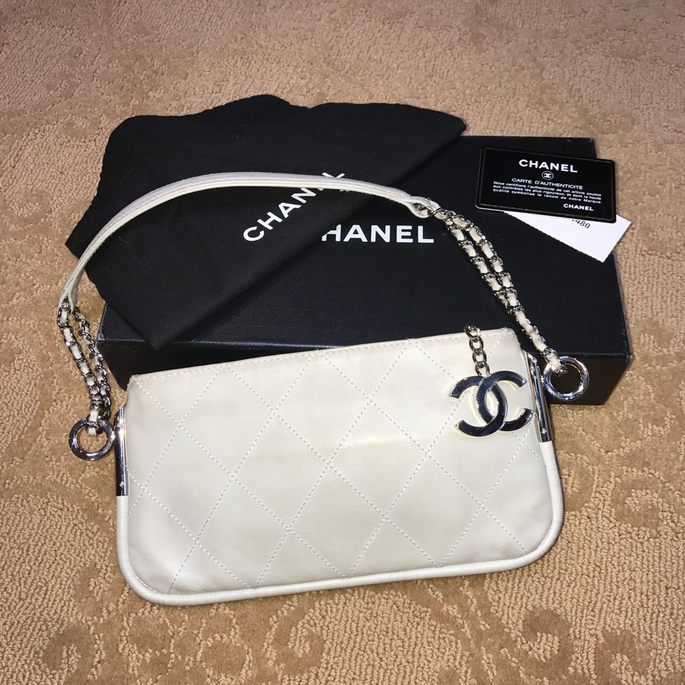 Chanel Grey leather shoulder bag silver hardware